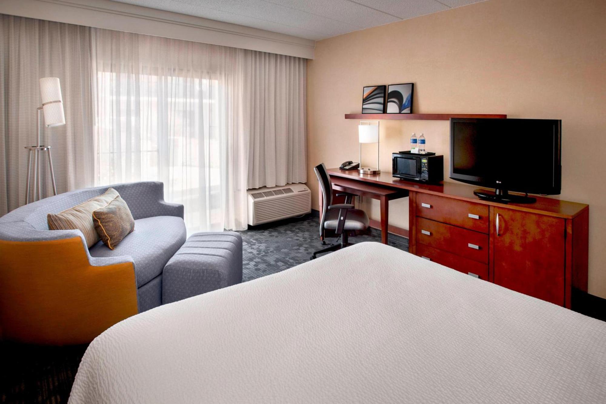 Hotel Courtyard By Marriott Hartford Windsor Airport Extérieur photo