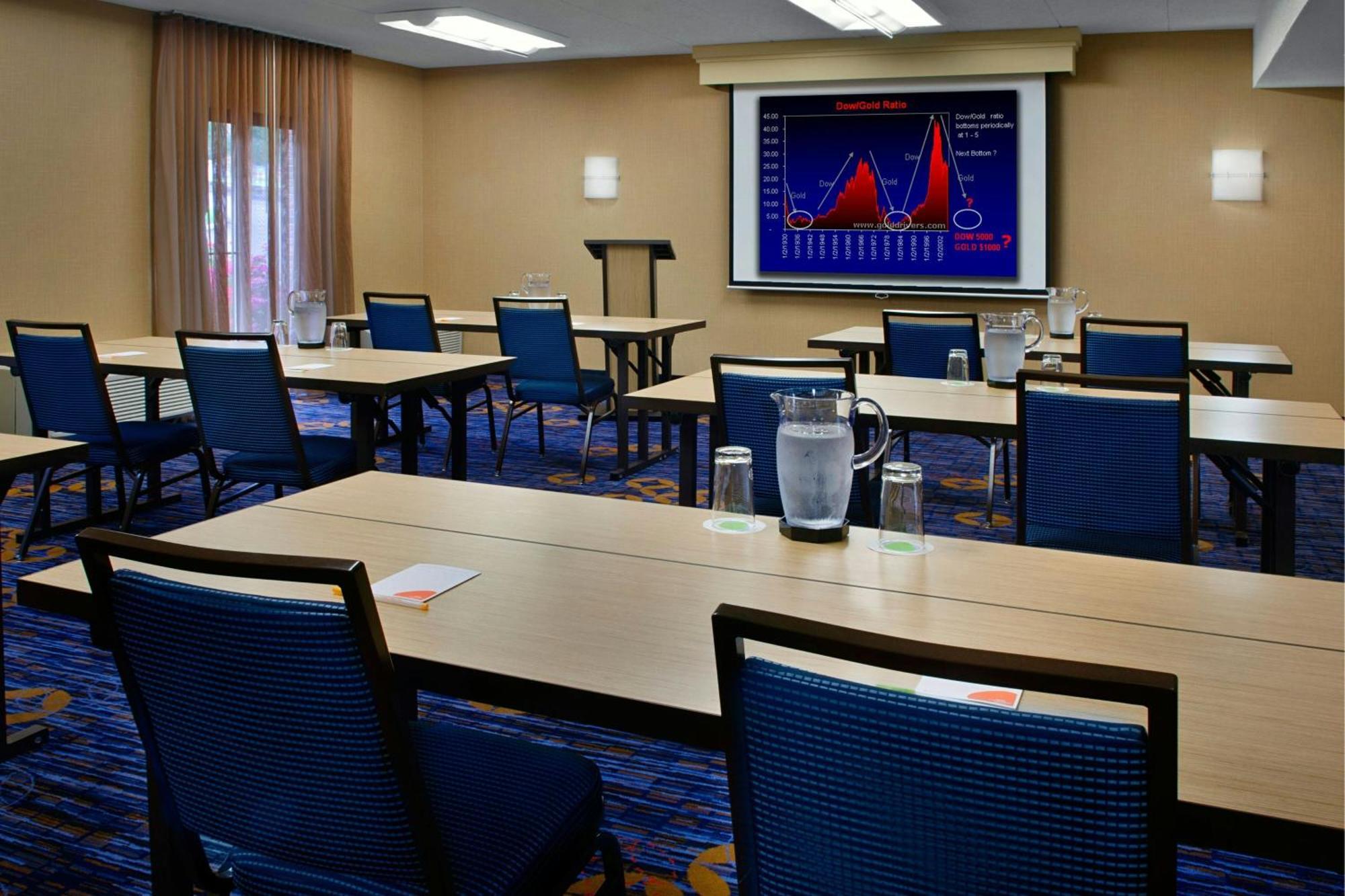 Hotel Courtyard By Marriott Hartford Windsor Airport Extérieur photo